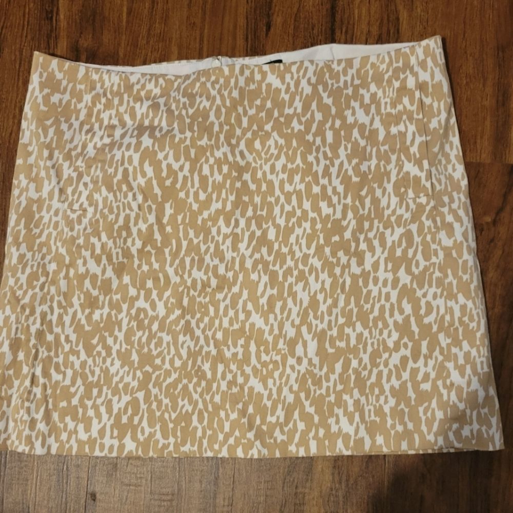 J. Crew mini skirt size 10, 16.5in at waist 15in from waist to hem.